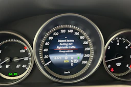 Valkoinen Mercedes-Benz E 2013 kuva 26.