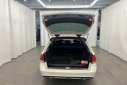 Valkoinen Mercedes-Benz E 2013 kuva 27.