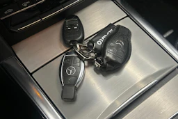 Valkoinen Mercedes-Benz E 2013 kuva 30.