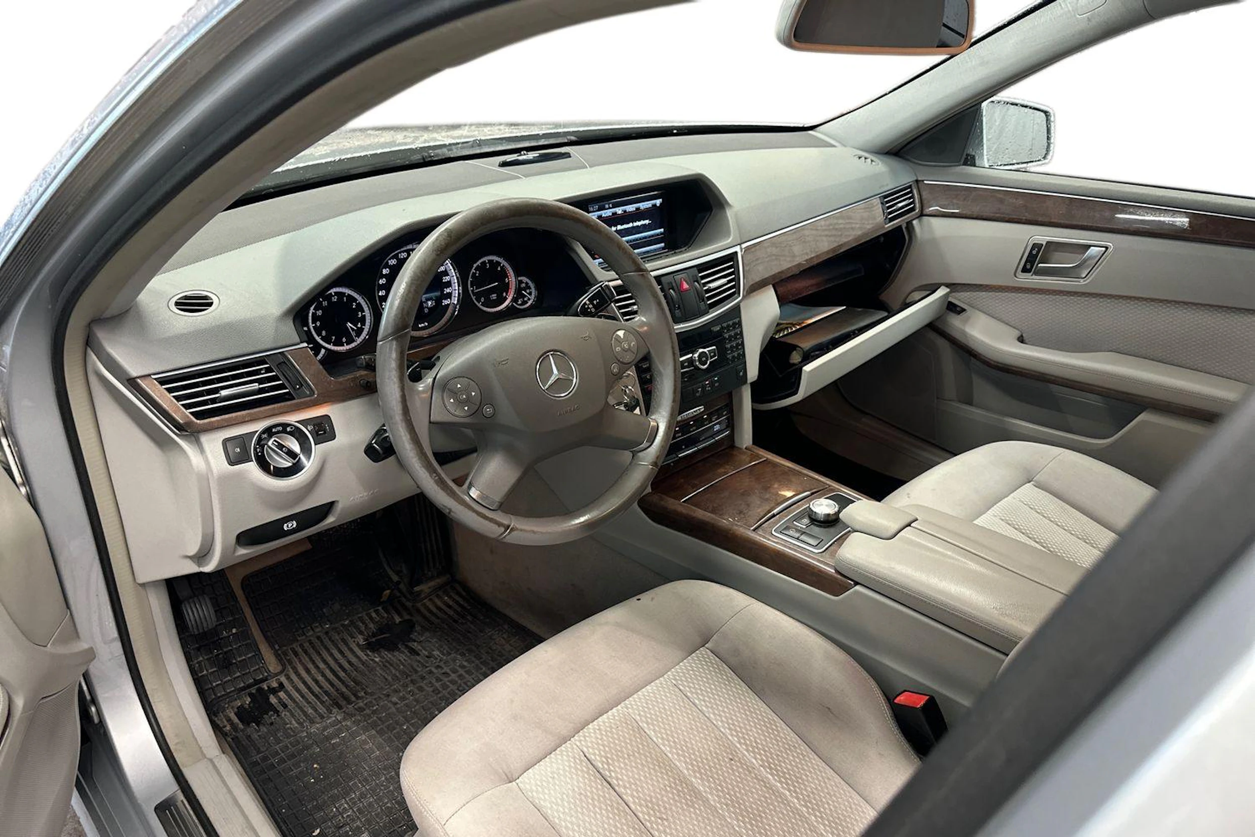 harmaa Mercedes-Benz E 2013 kuva 3.