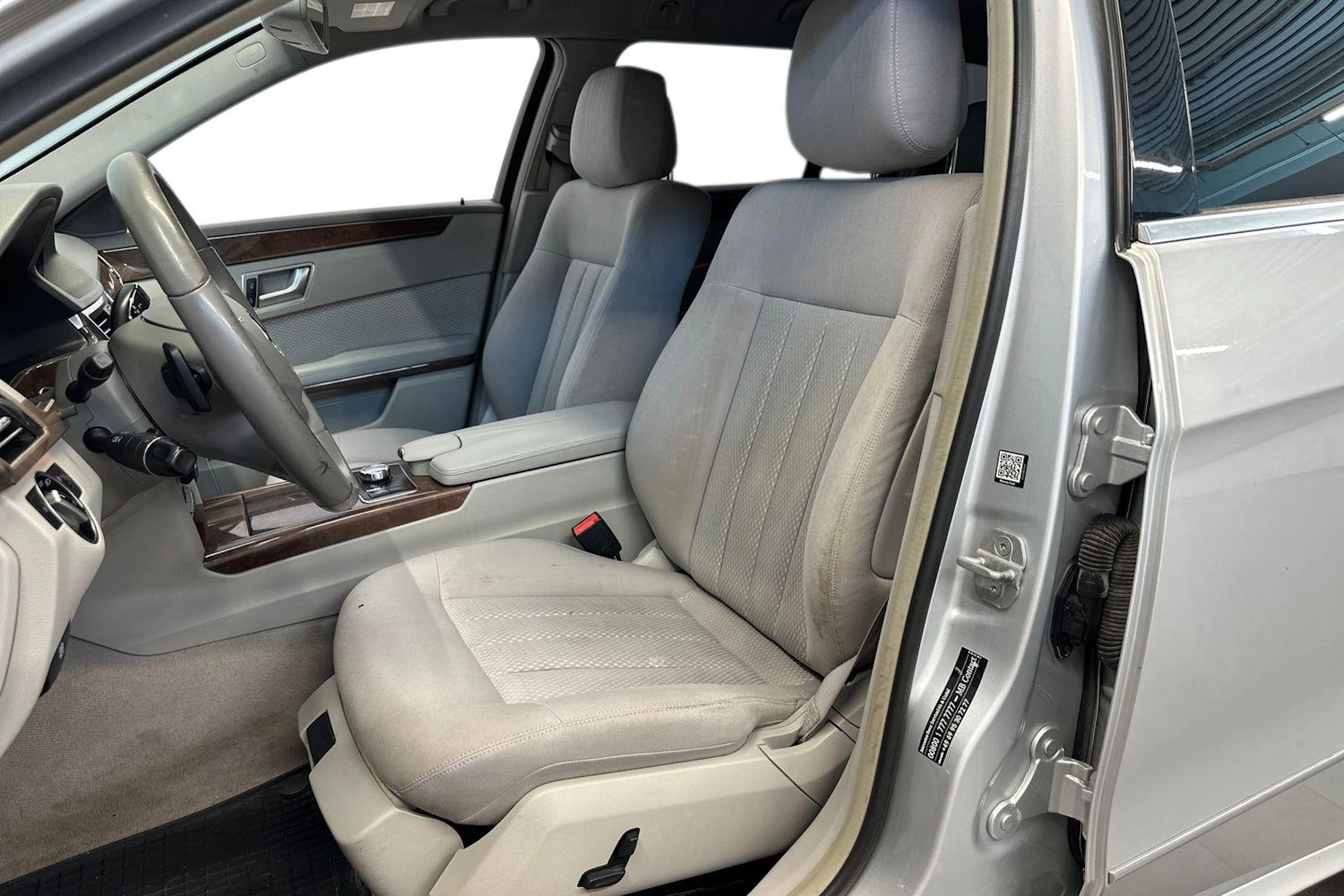 harmaa Mercedes-Benz E 2013 kuva 7.