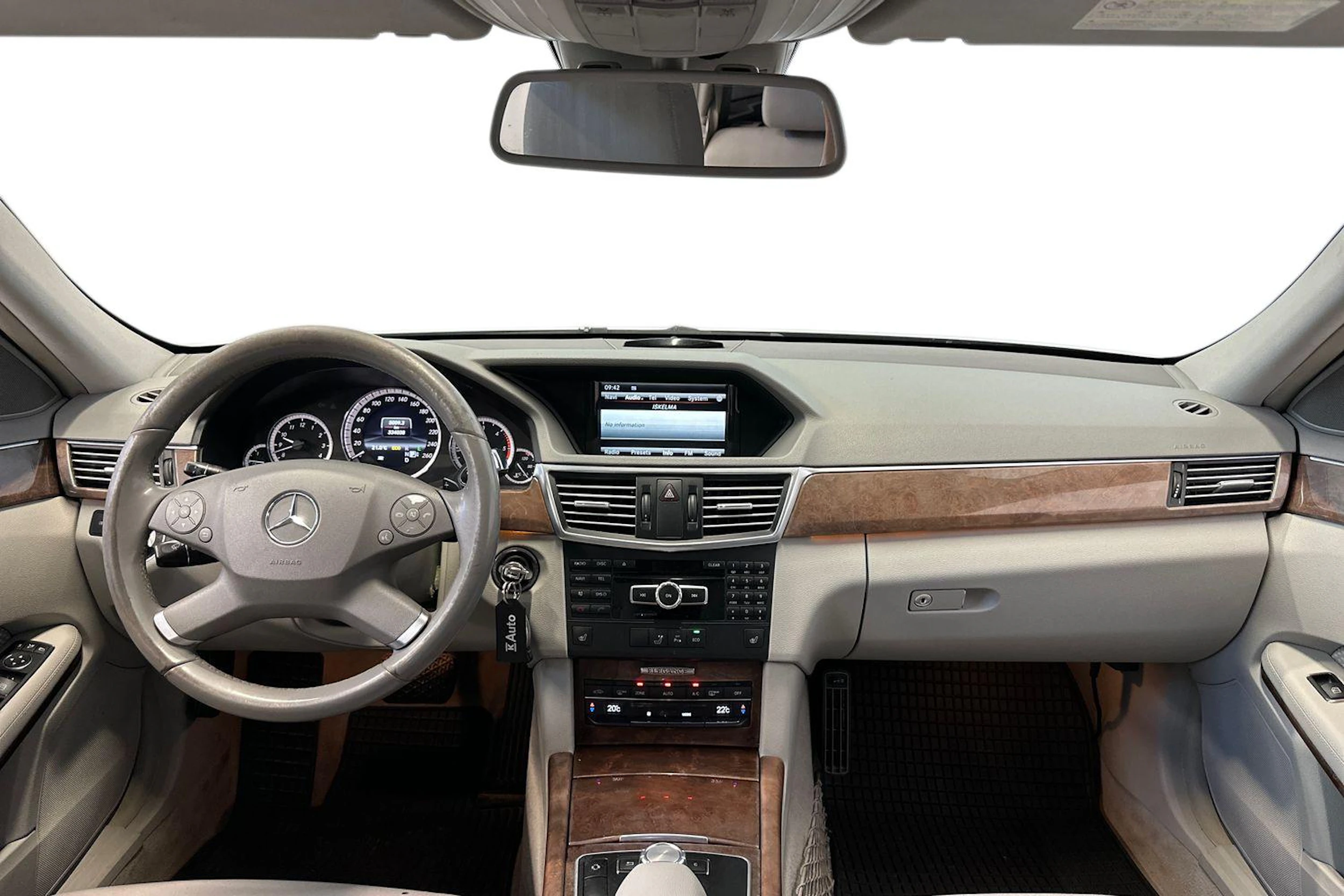 harmaa Mercedes-Benz E 2013 kuva 9.