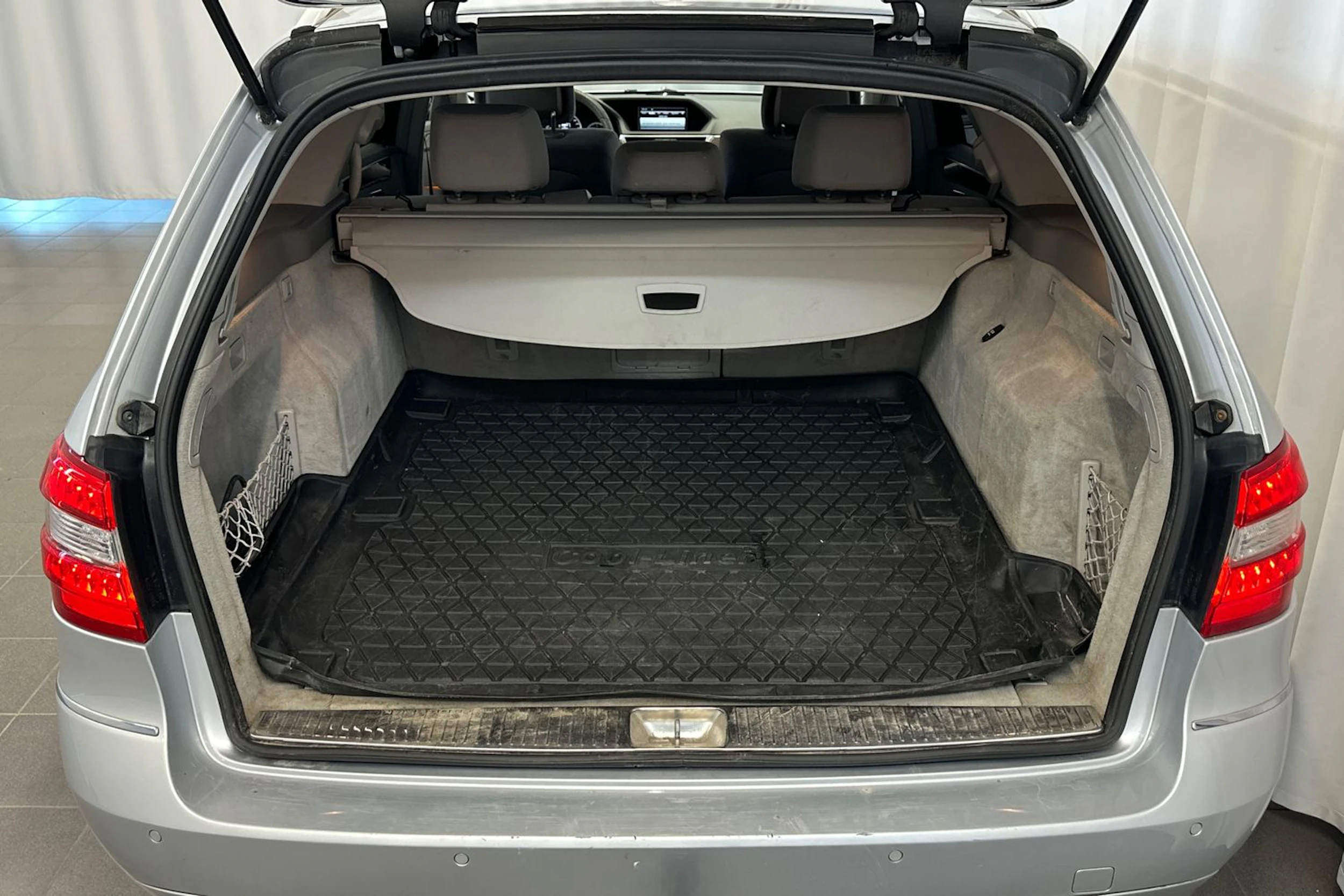 harmaa Mercedes-Benz E 2013 kuva 13.