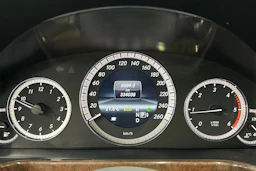 harmaa Mercedes-Benz E 2013 kuva 22.