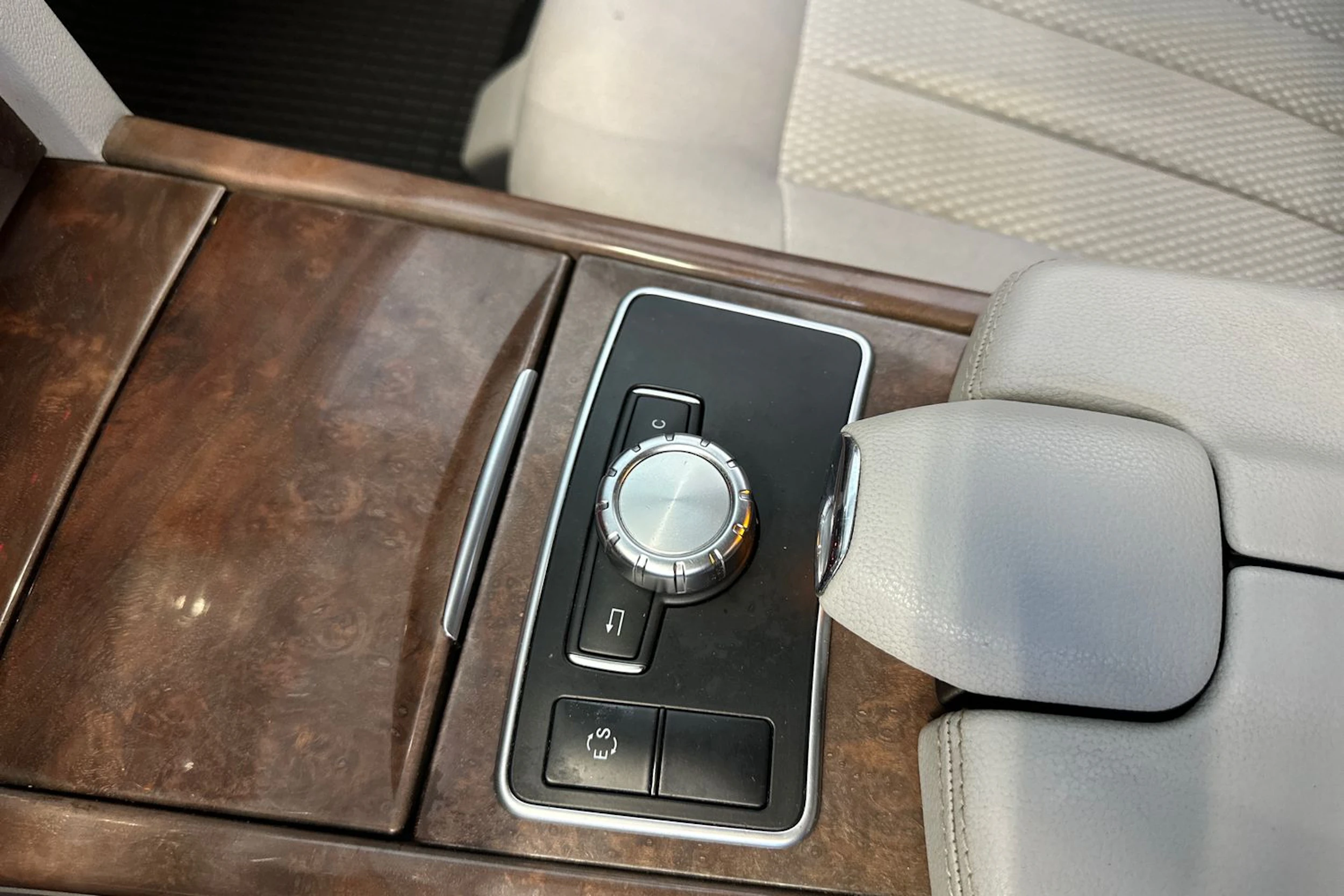 harmaa Mercedes-Benz E 2013 kuva 23.