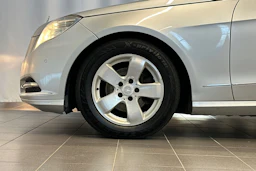 harmaa Mercedes-Benz E 2013 kuva 30.