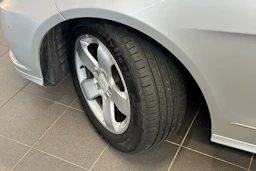 harmaa Mercedes-Benz E 2013 kuva 31.