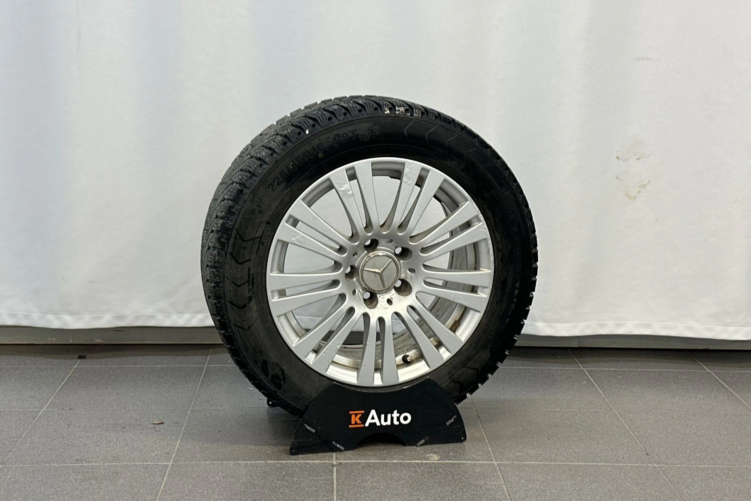 harmaa Mercedes-Benz E 2013 kuva 32.