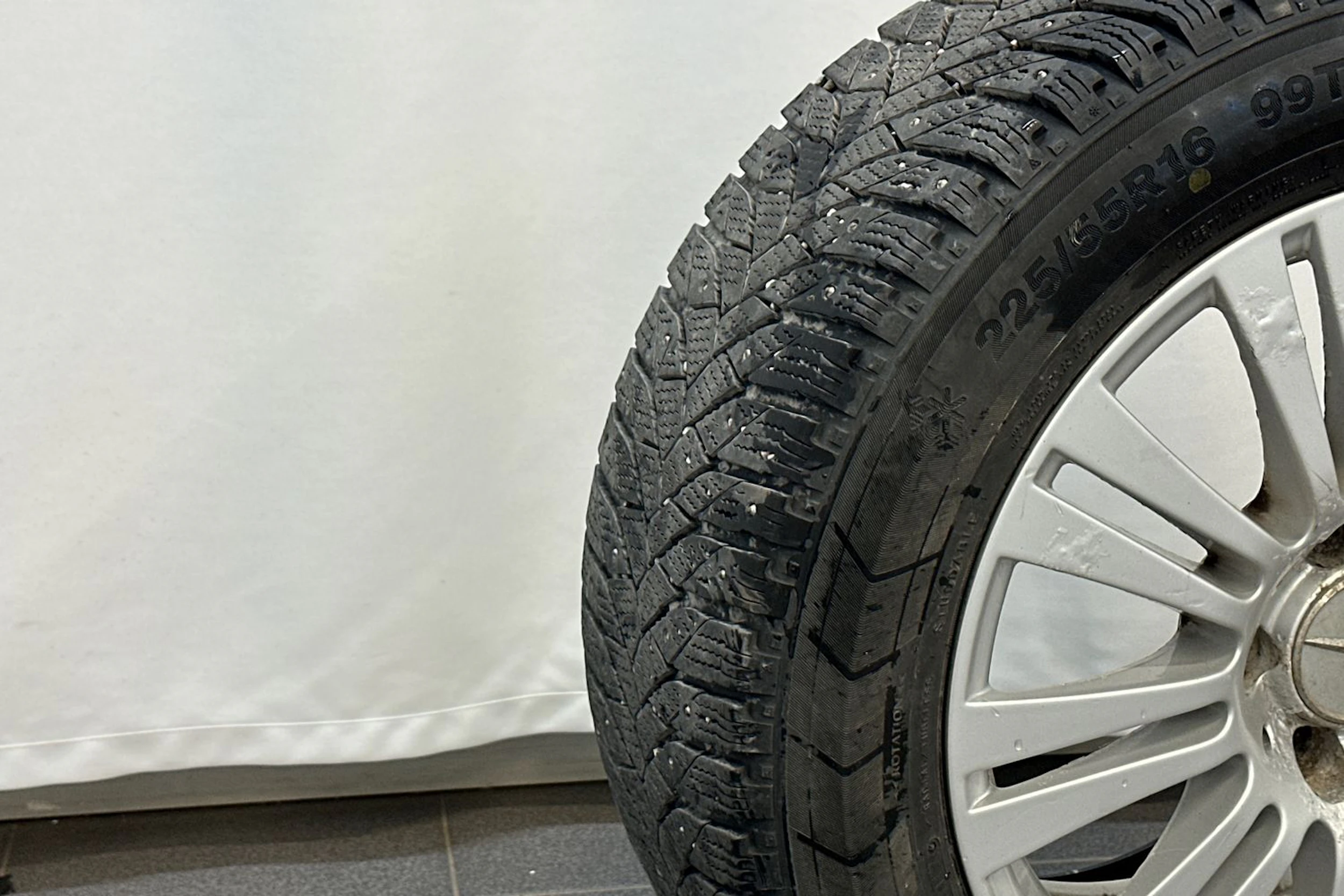 harmaa Mercedes-Benz E 2013 kuva 33.
