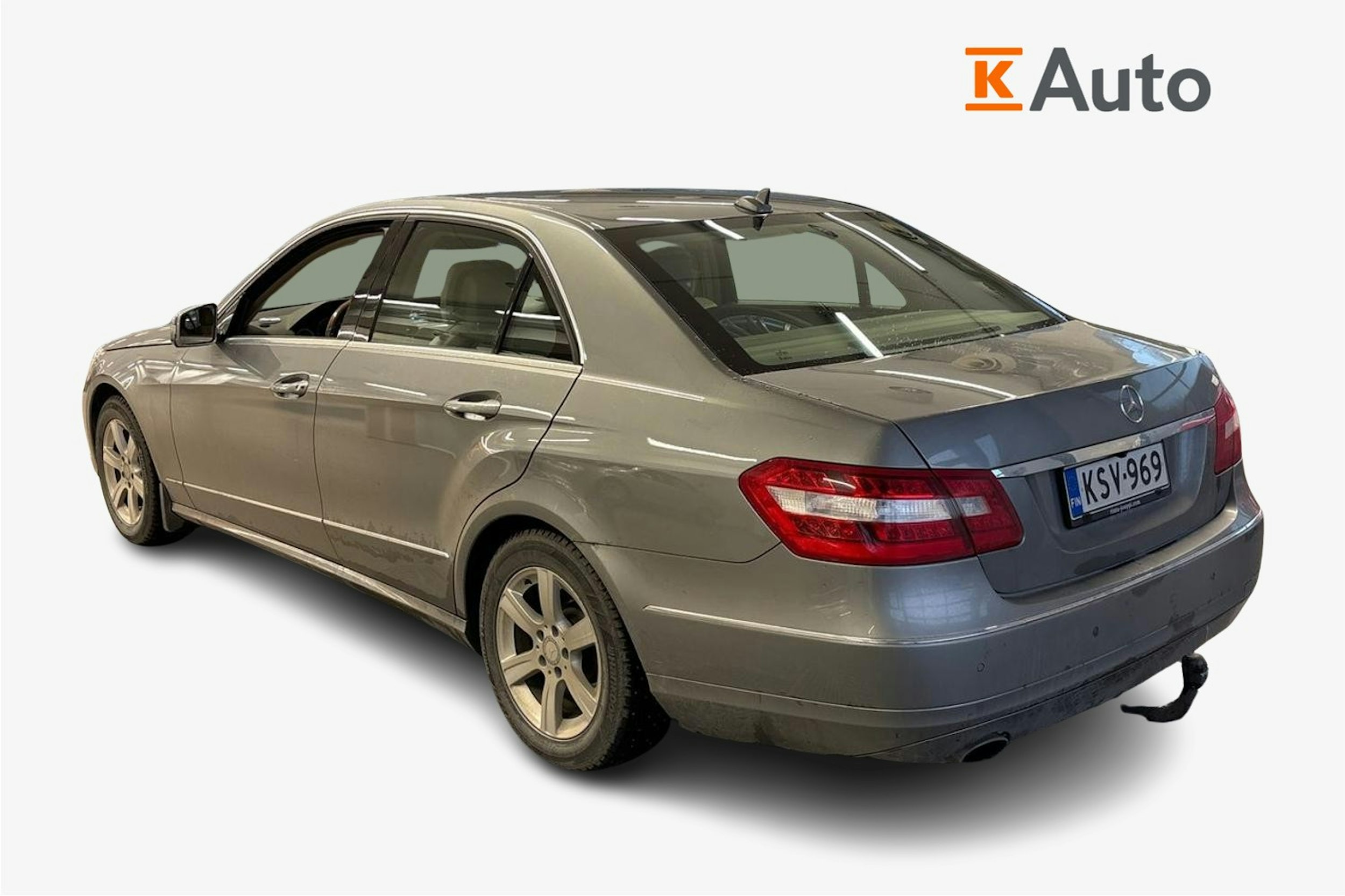 harmaa Mercedes-Benz E 2013 kuva 2.