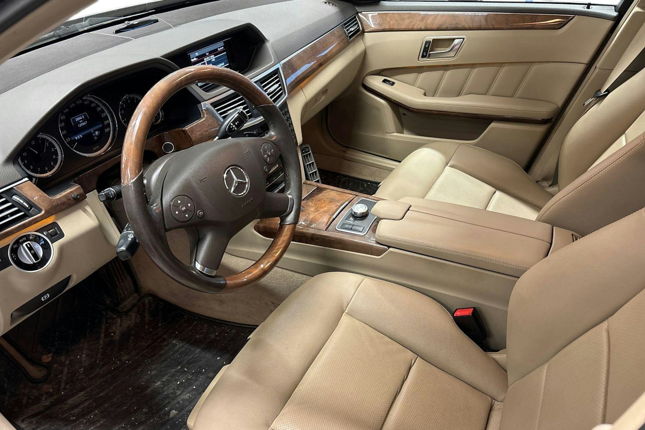 harmaa Mercedes-Benz E 2013 kuva 3.