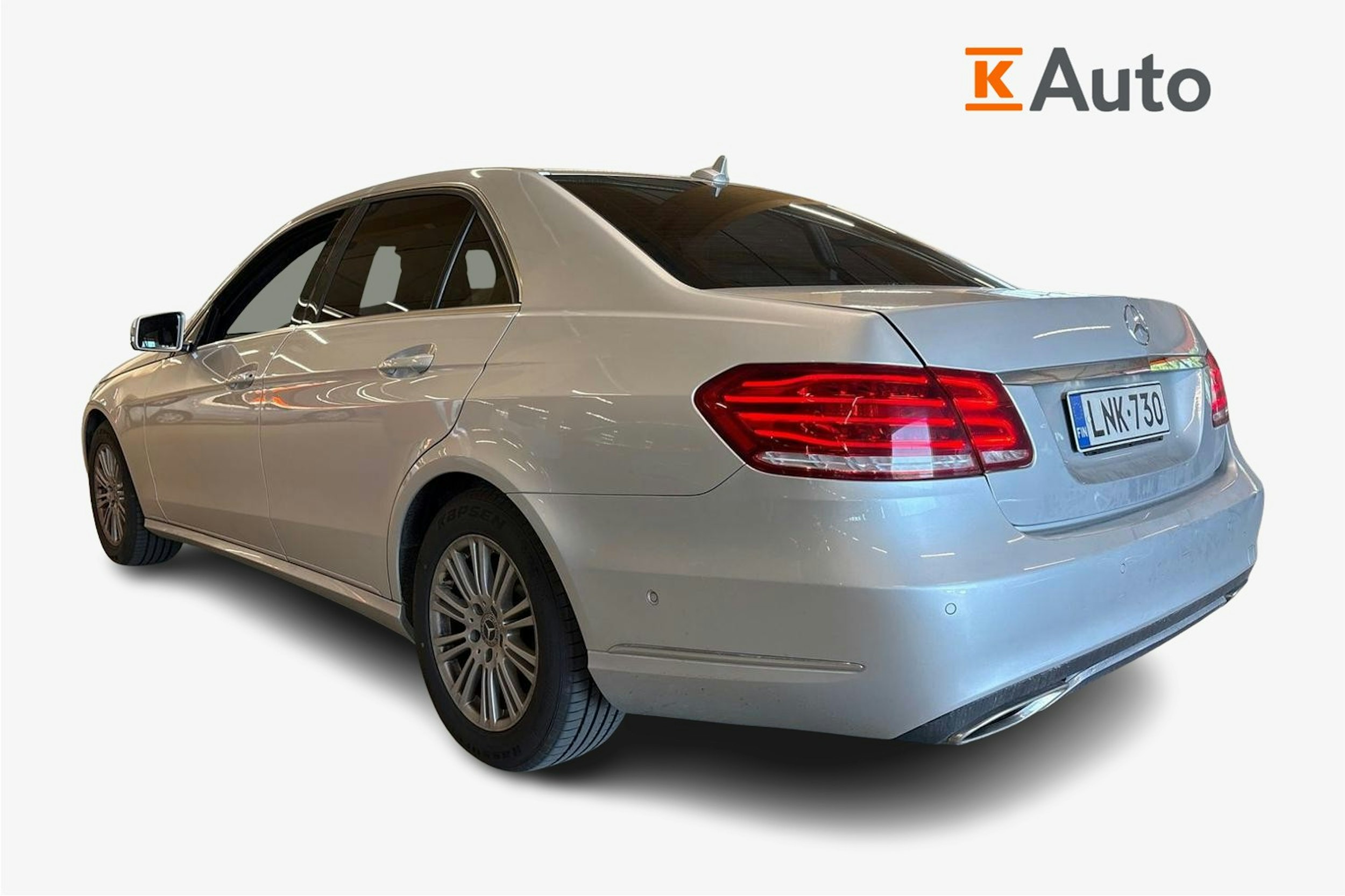 harmaa Mercedes-Benz E 2013 kuva 2.