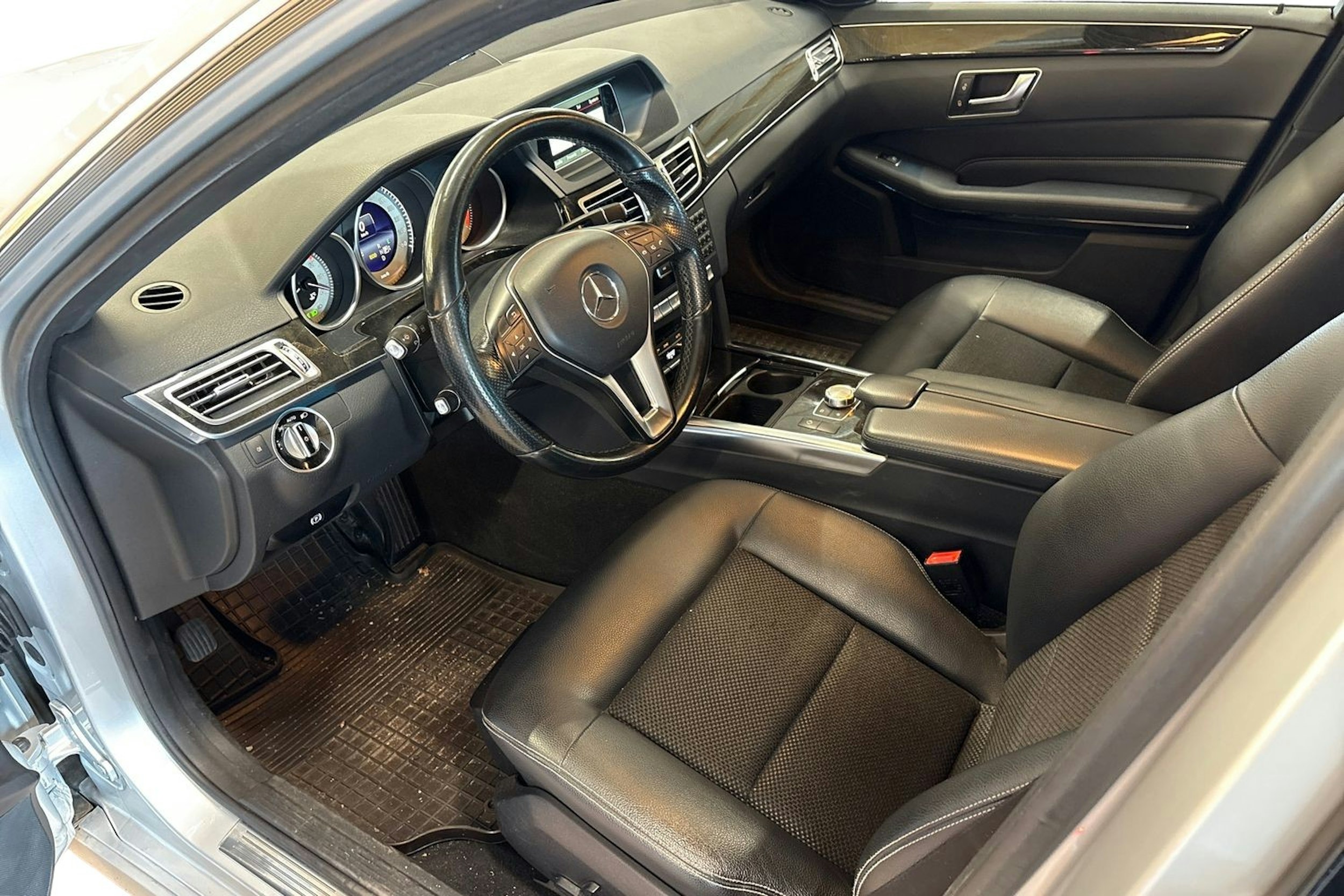 harmaa Mercedes-Benz E 2013 kuva 3.
