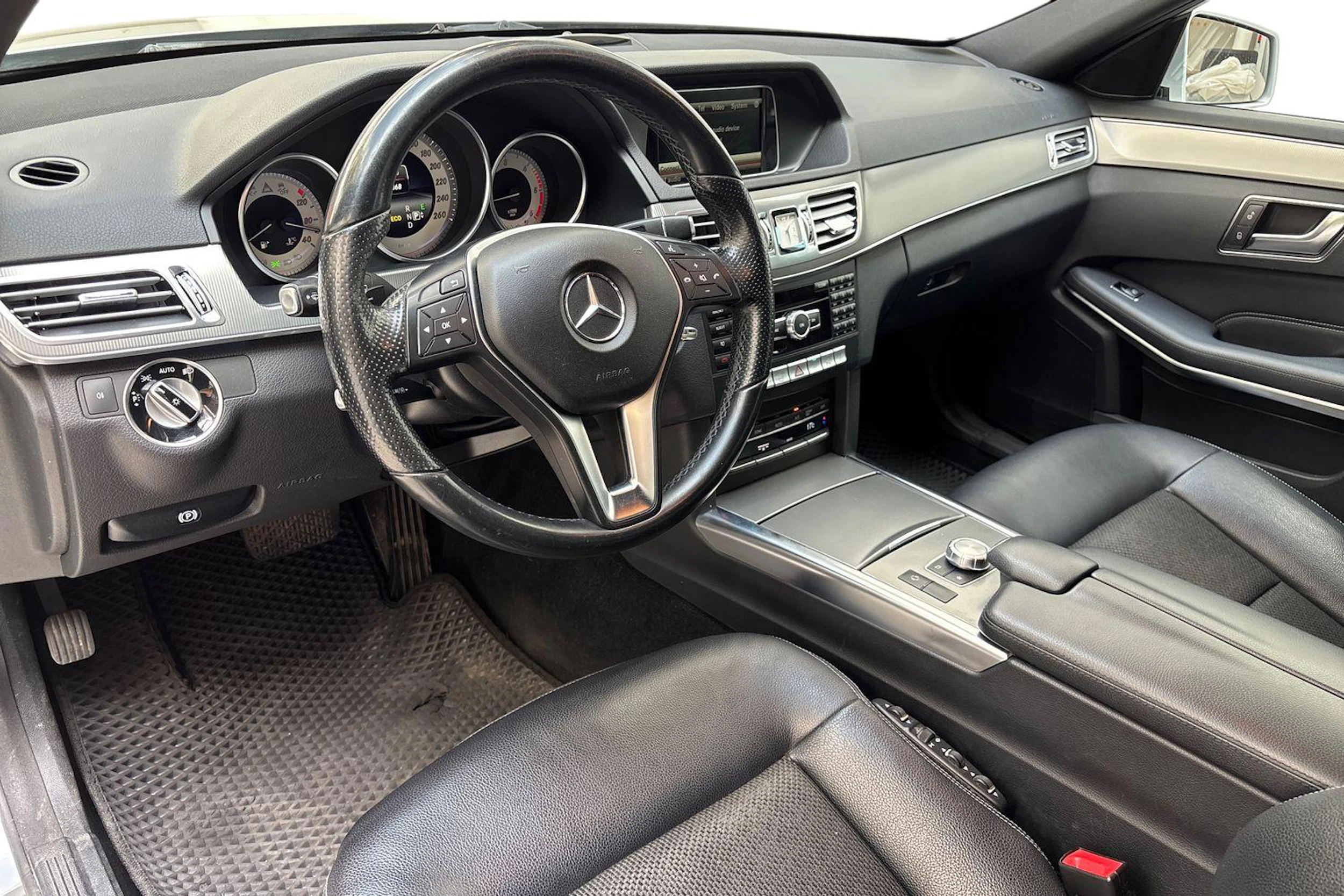 harmaa Mercedes-Benz E 2013 kuva 6.