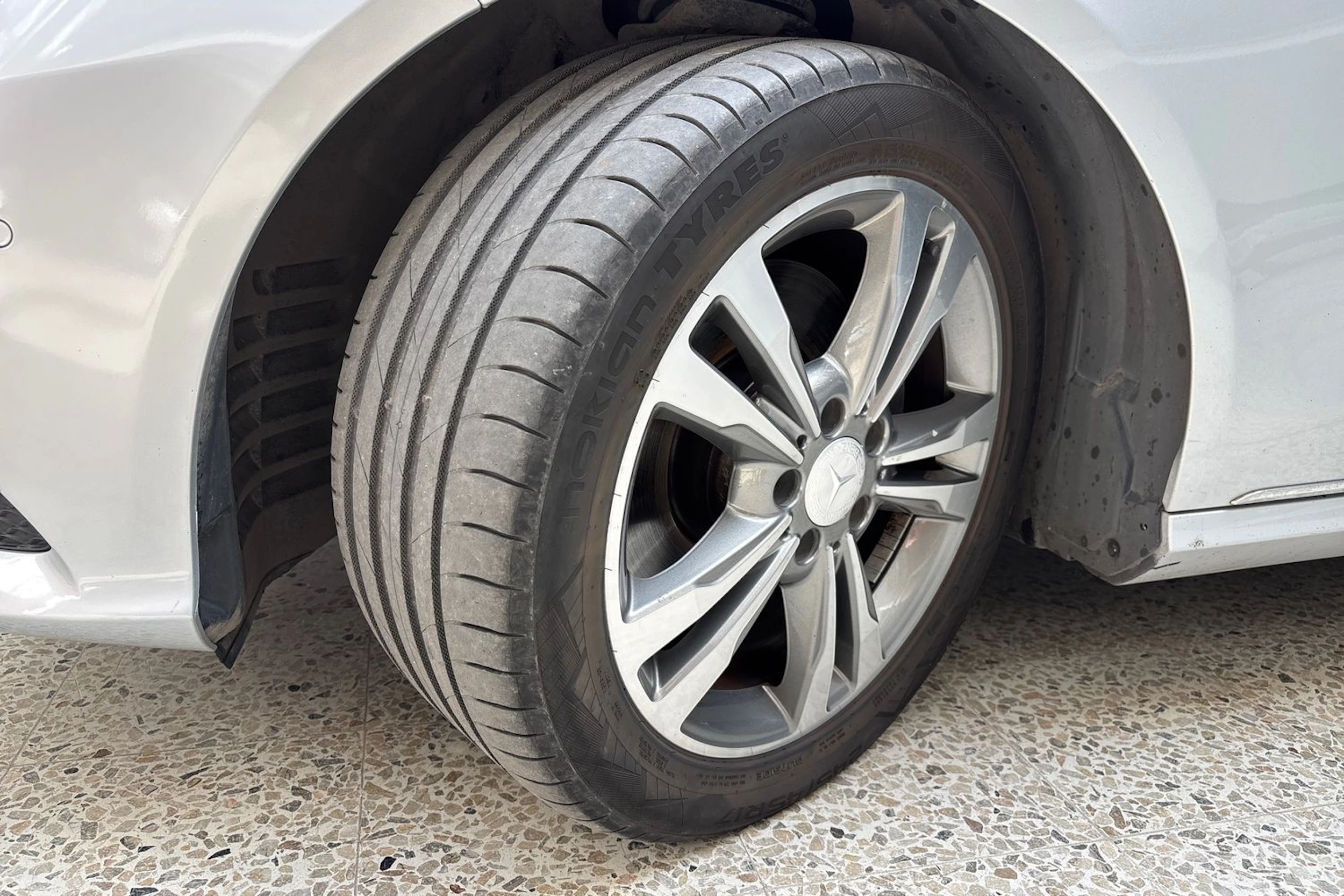 harmaa Mercedes-Benz E 2013 kuva 10.