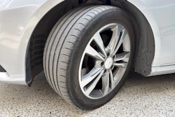 harmaa Mercedes-Benz E 2013 kuva 10.