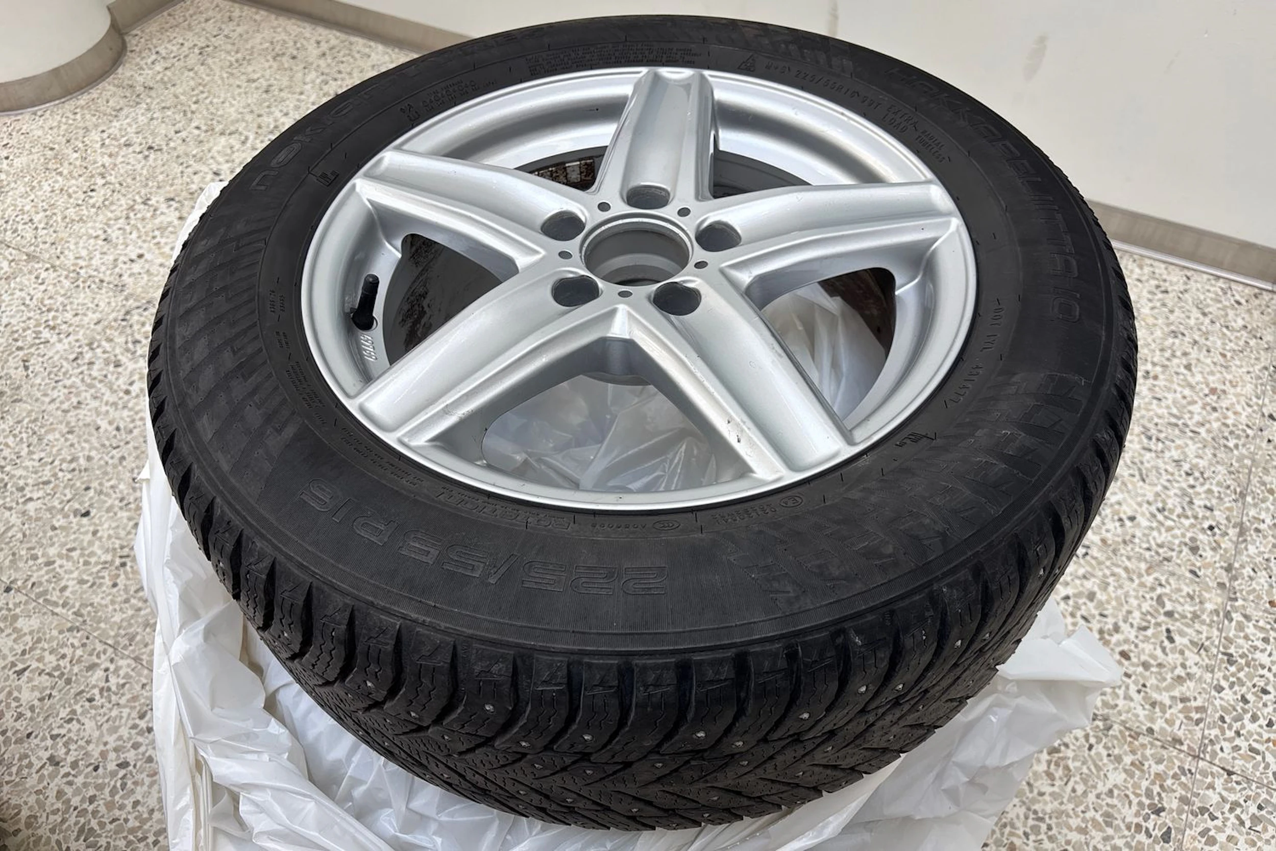 harmaa Mercedes-Benz E 2013 kuva 11.