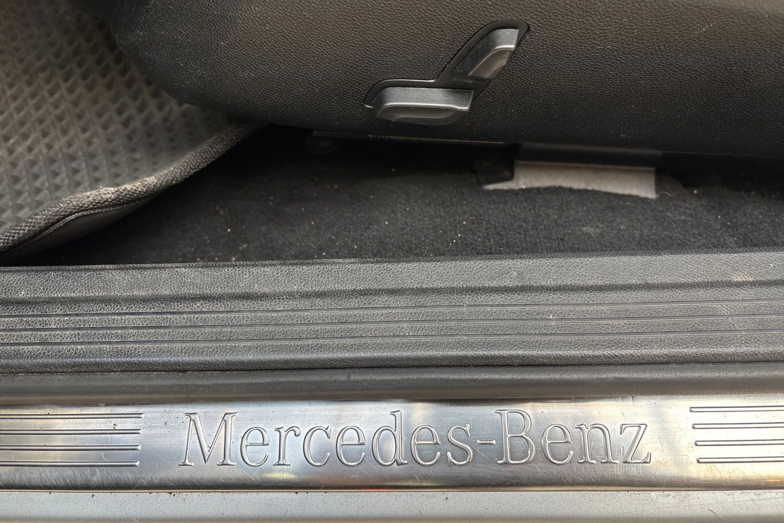 harmaa Mercedes-Benz E 2013 kuva 17.