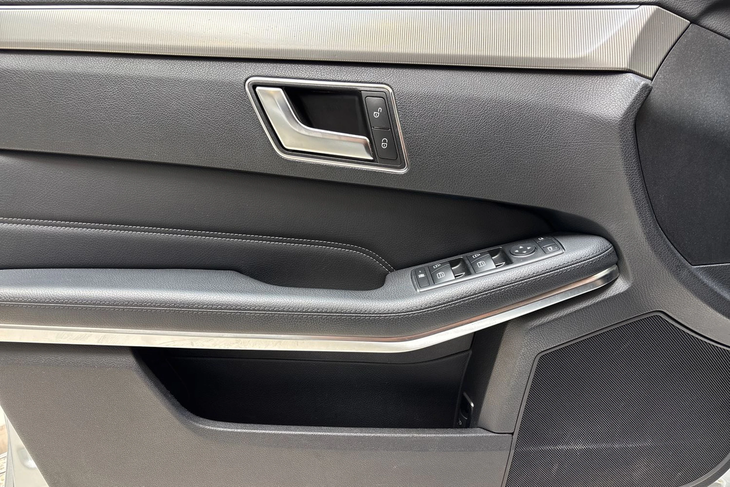 harmaa Mercedes-Benz E 2013 kuva 18.