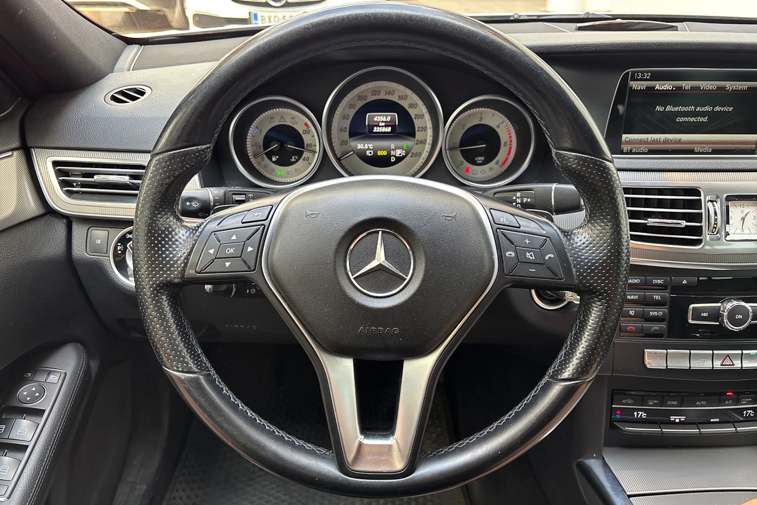 harmaa Mercedes-Benz E 2013 kuva 20.