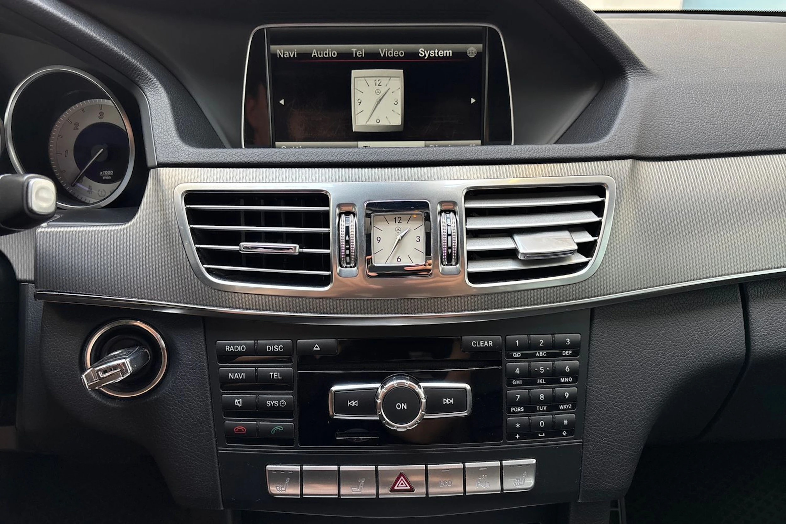 harmaa Mercedes-Benz E 2013 kuva 24.