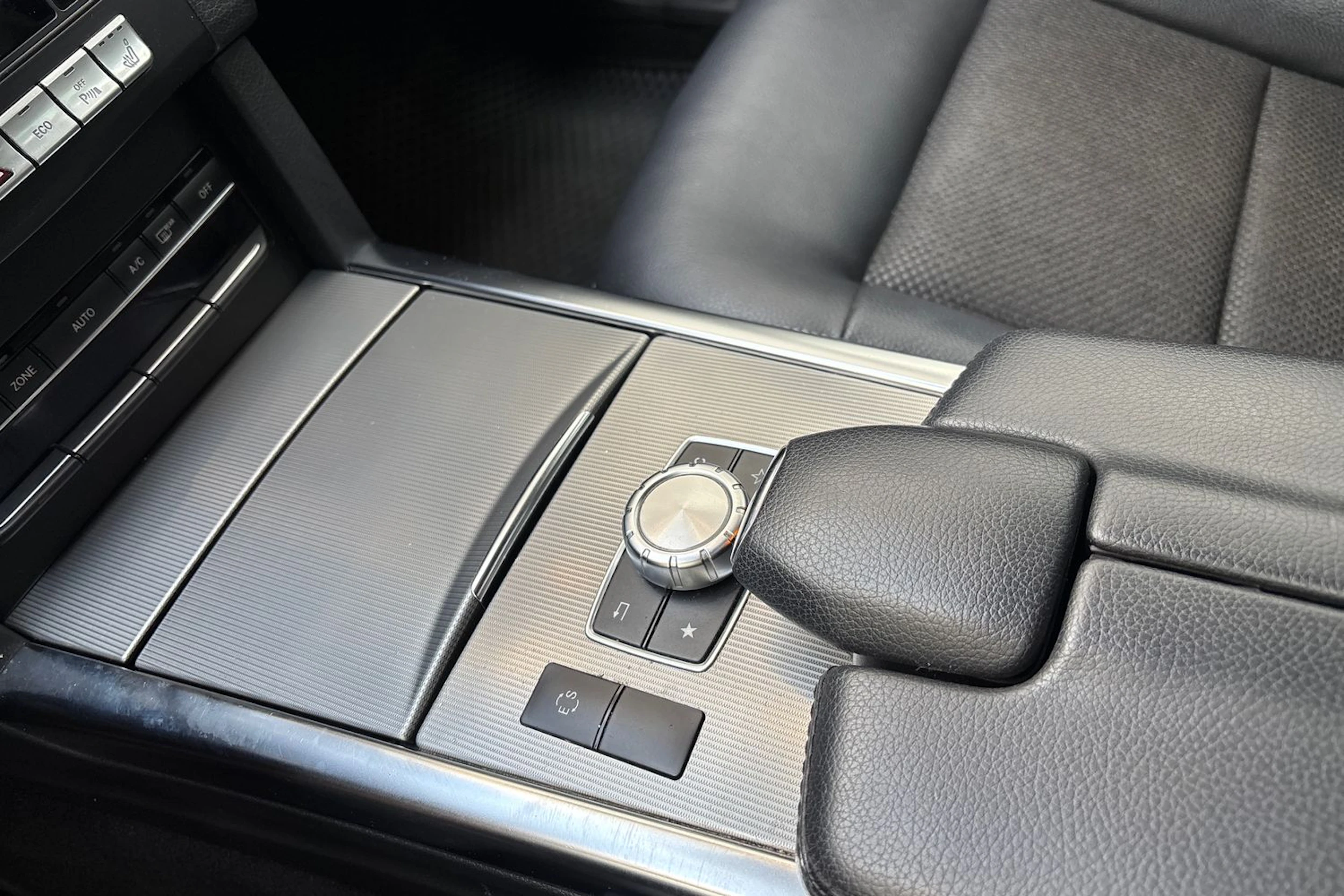 harmaa Mercedes-Benz E 2013 kuva 25.