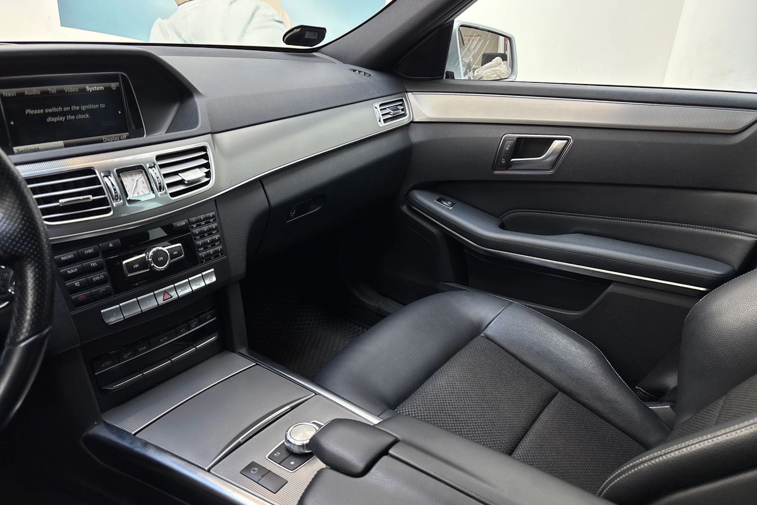 harmaa Mercedes-Benz E 2013 kuva 26.