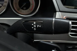 harmaa Mercedes-Benz E 2013 kuva 29.