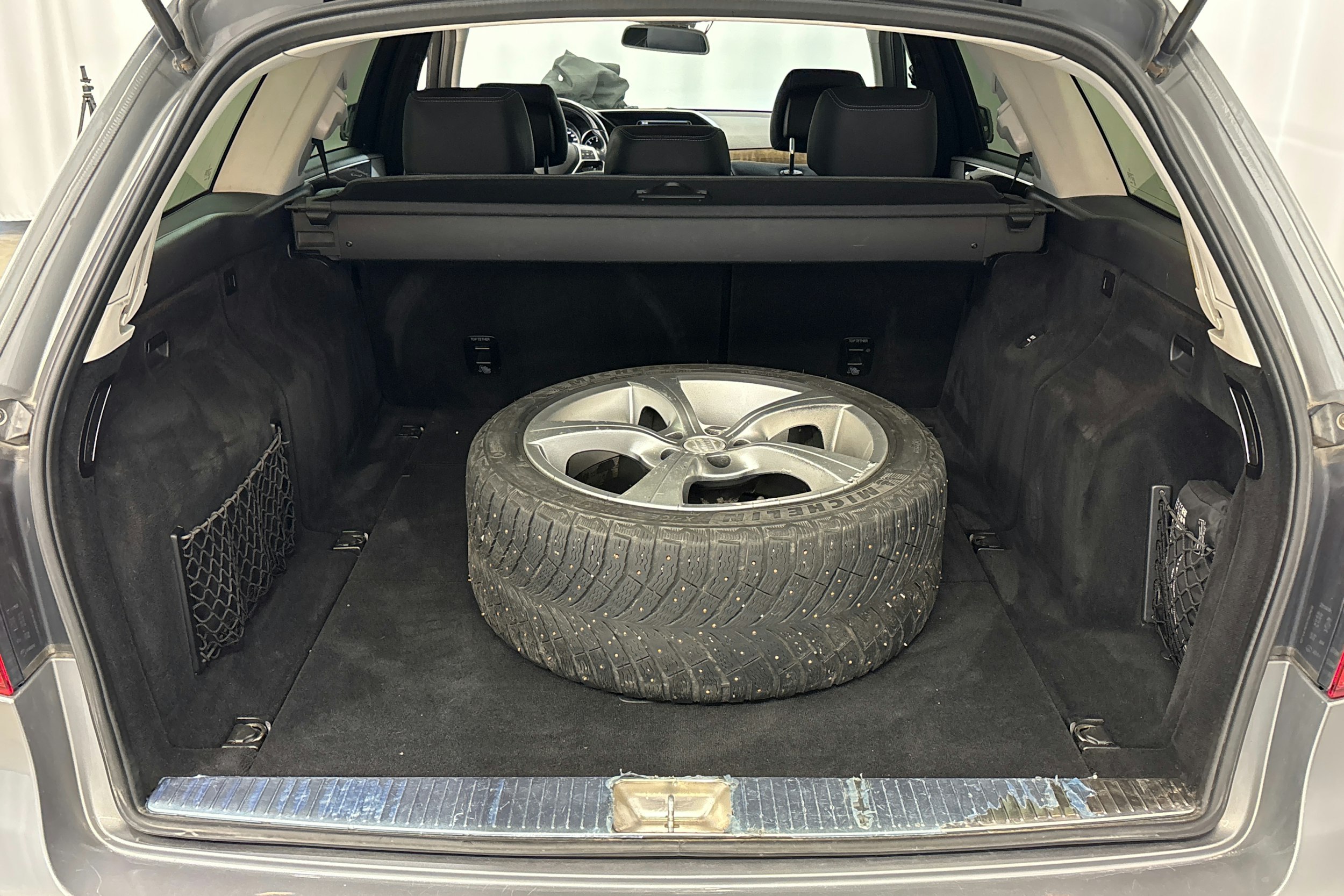 harmaa Mercedes-Benz E 2013 kuva 14.