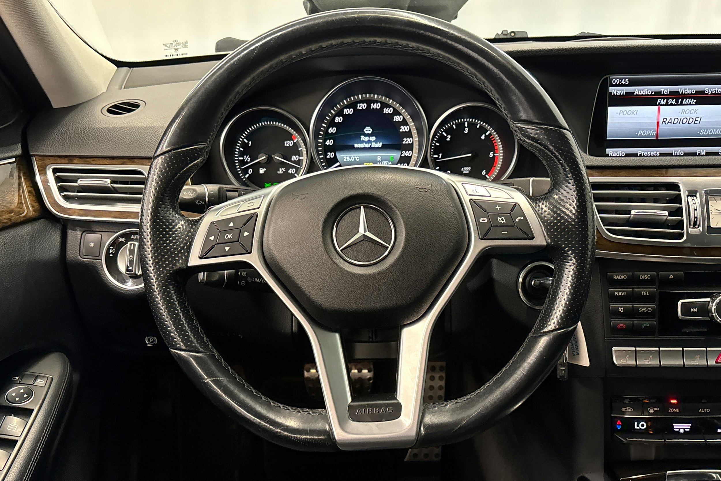 harmaa Mercedes-Benz E 2013 kuva 16.