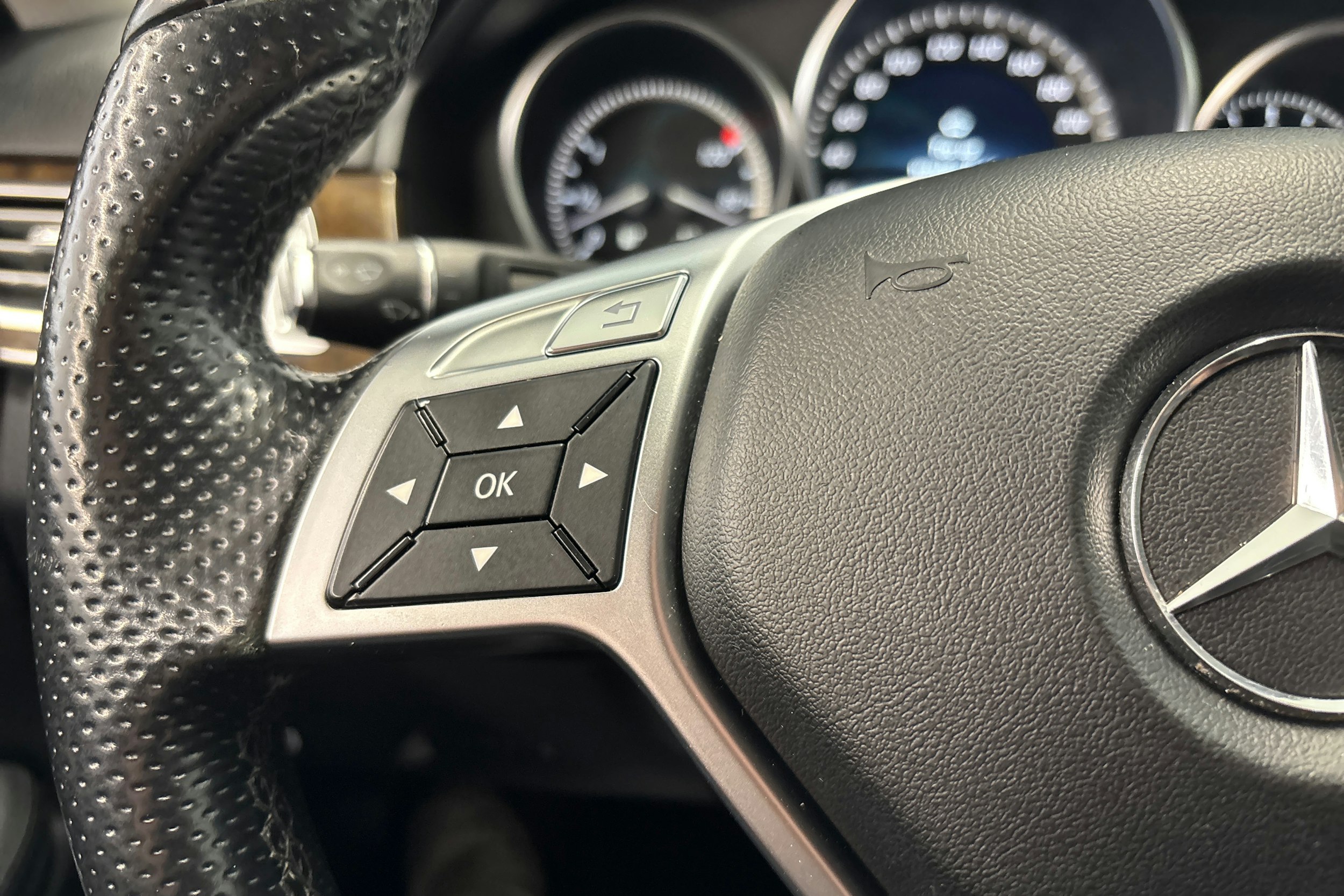 harmaa Mercedes-Benz E 2013 kuva 17.