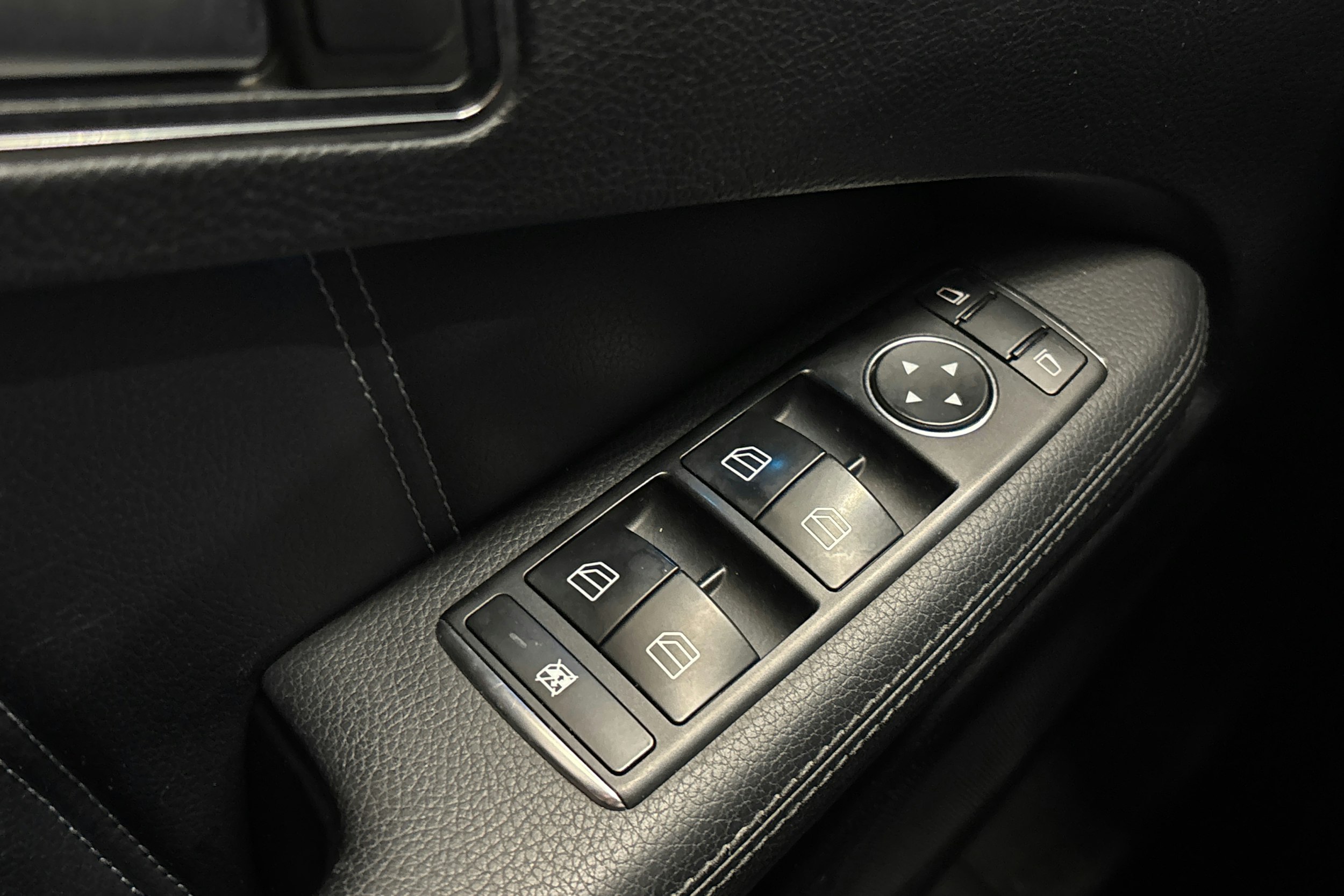 harmaa Mercedes-Benz E 2013 kuva 29.