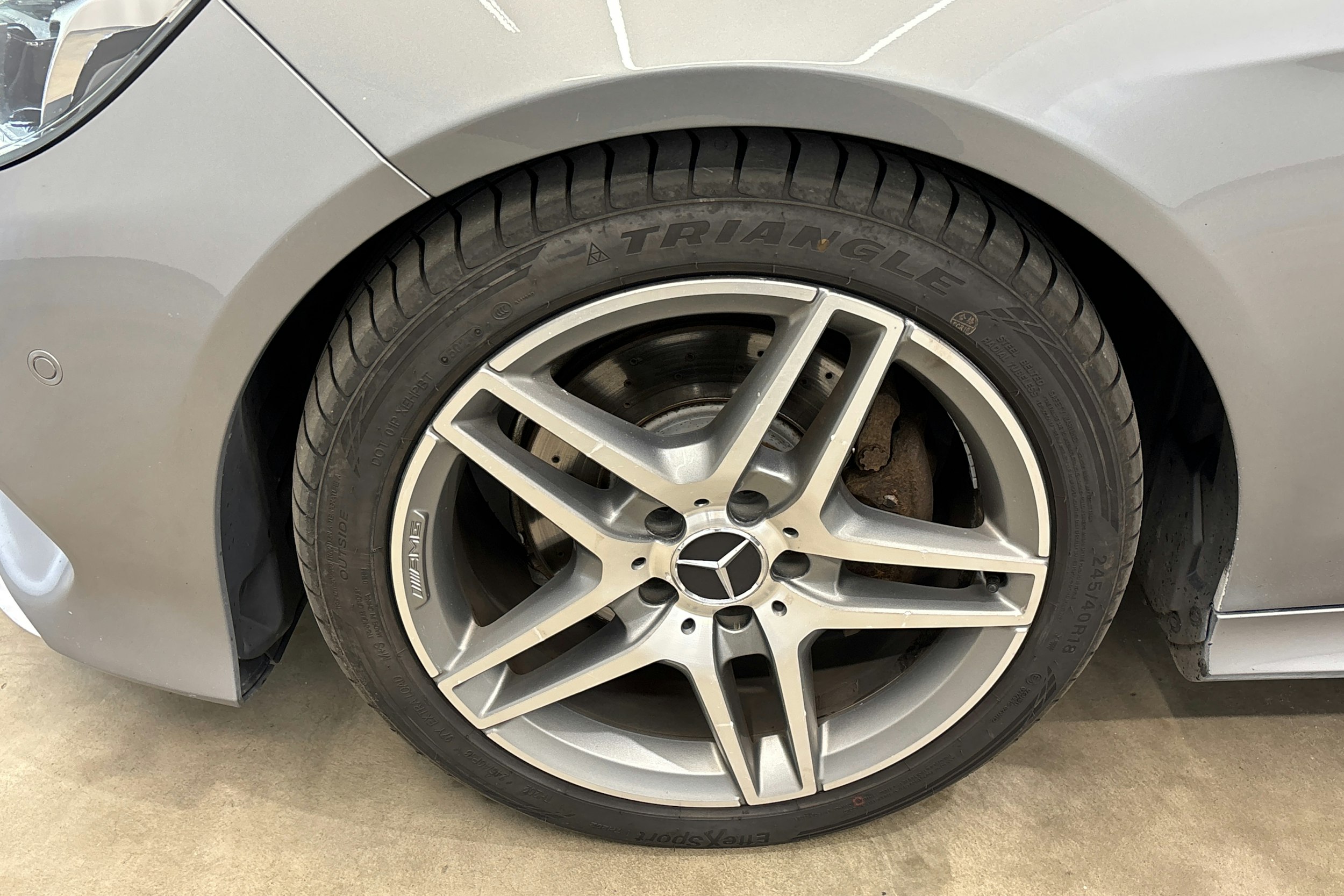 harmaa Mercedes-Benz E 2013 kuva 37.