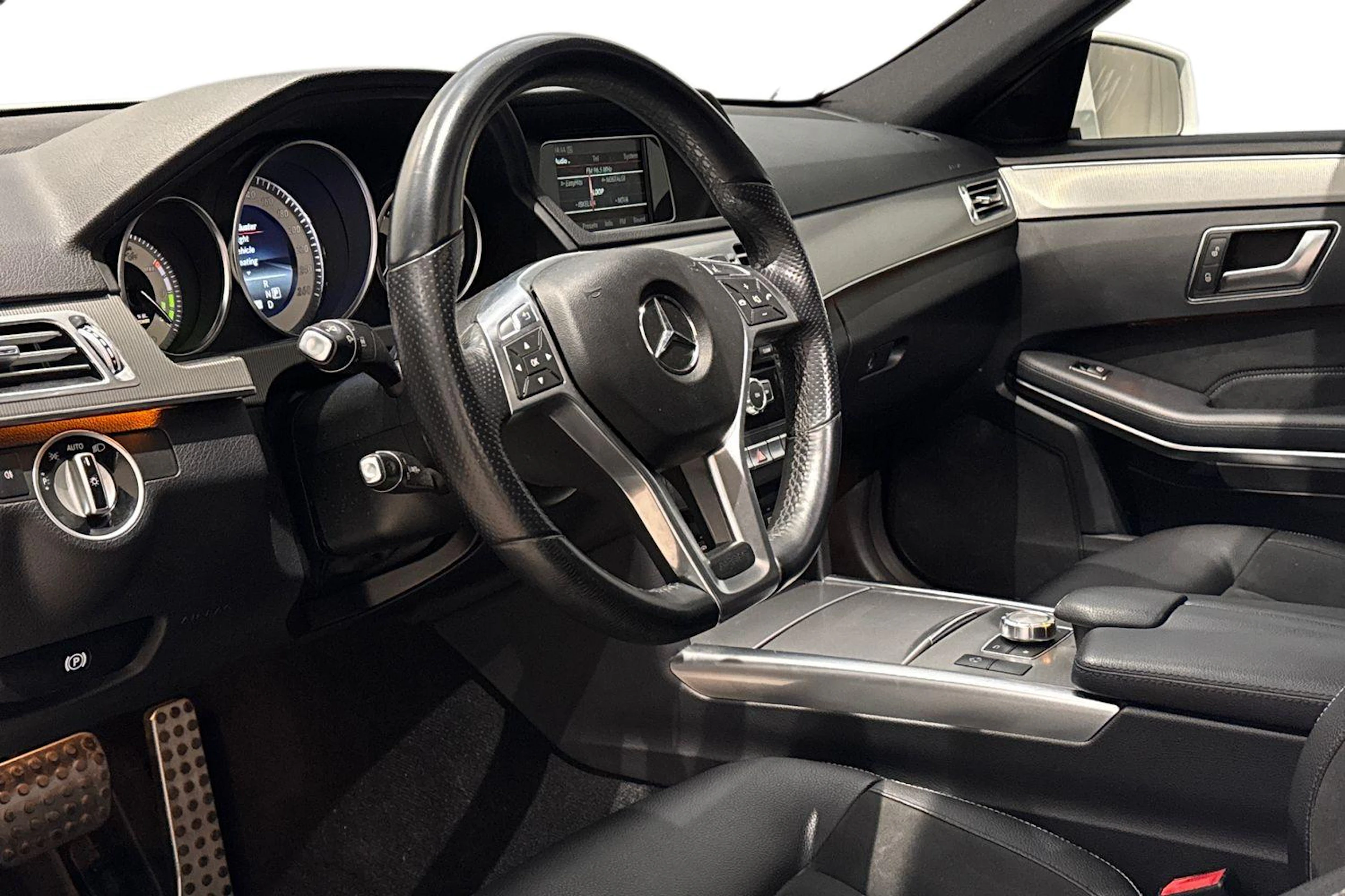 valkoinen Mercedes-Benz E 2013 kuva 8.