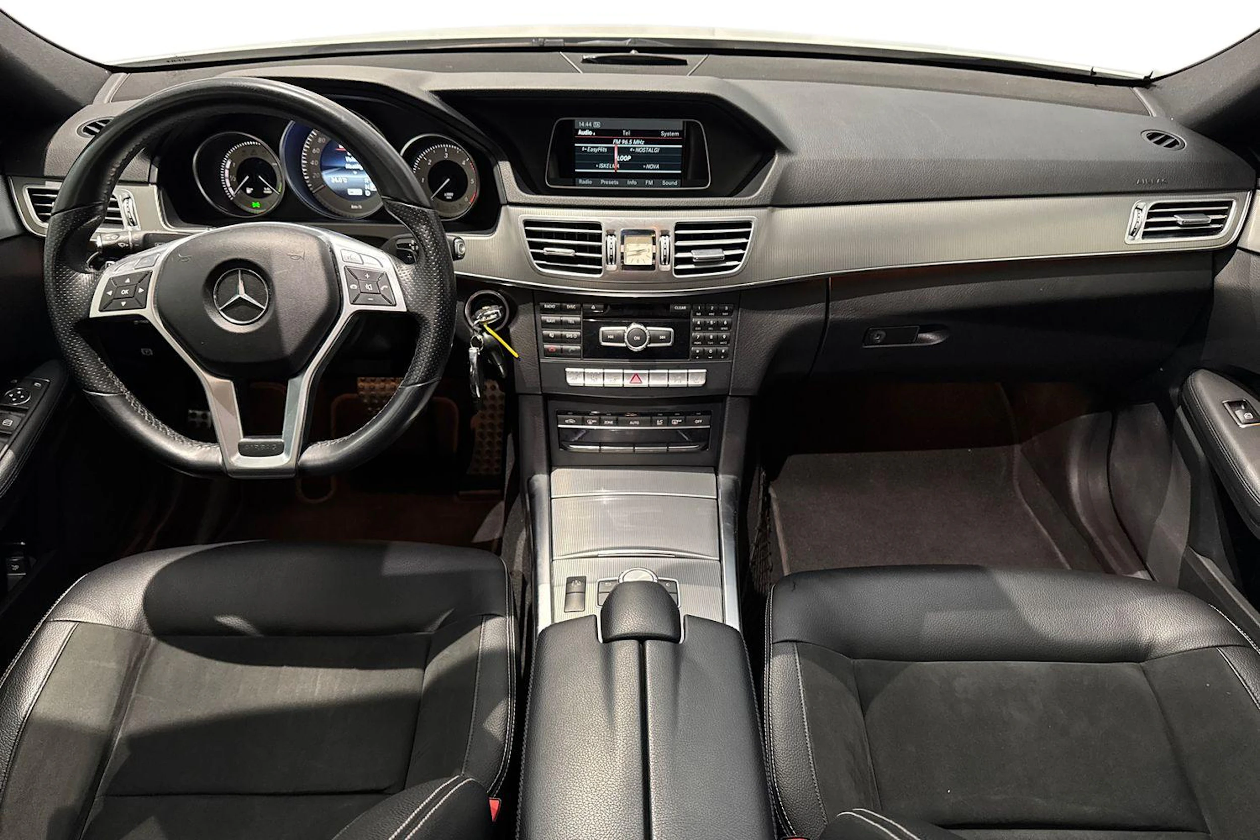 valkoinen Mercedes-Benz E 2013 kuva 9.