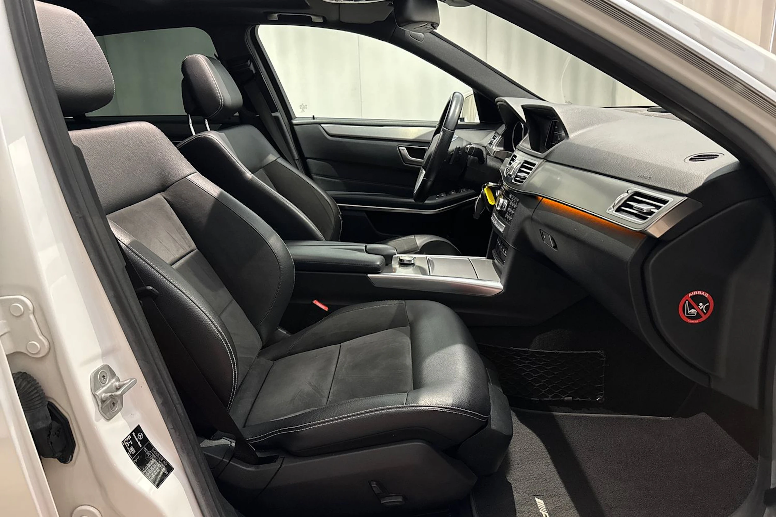 valkoinen Mercedes-Benz E 2013 kuva 19.