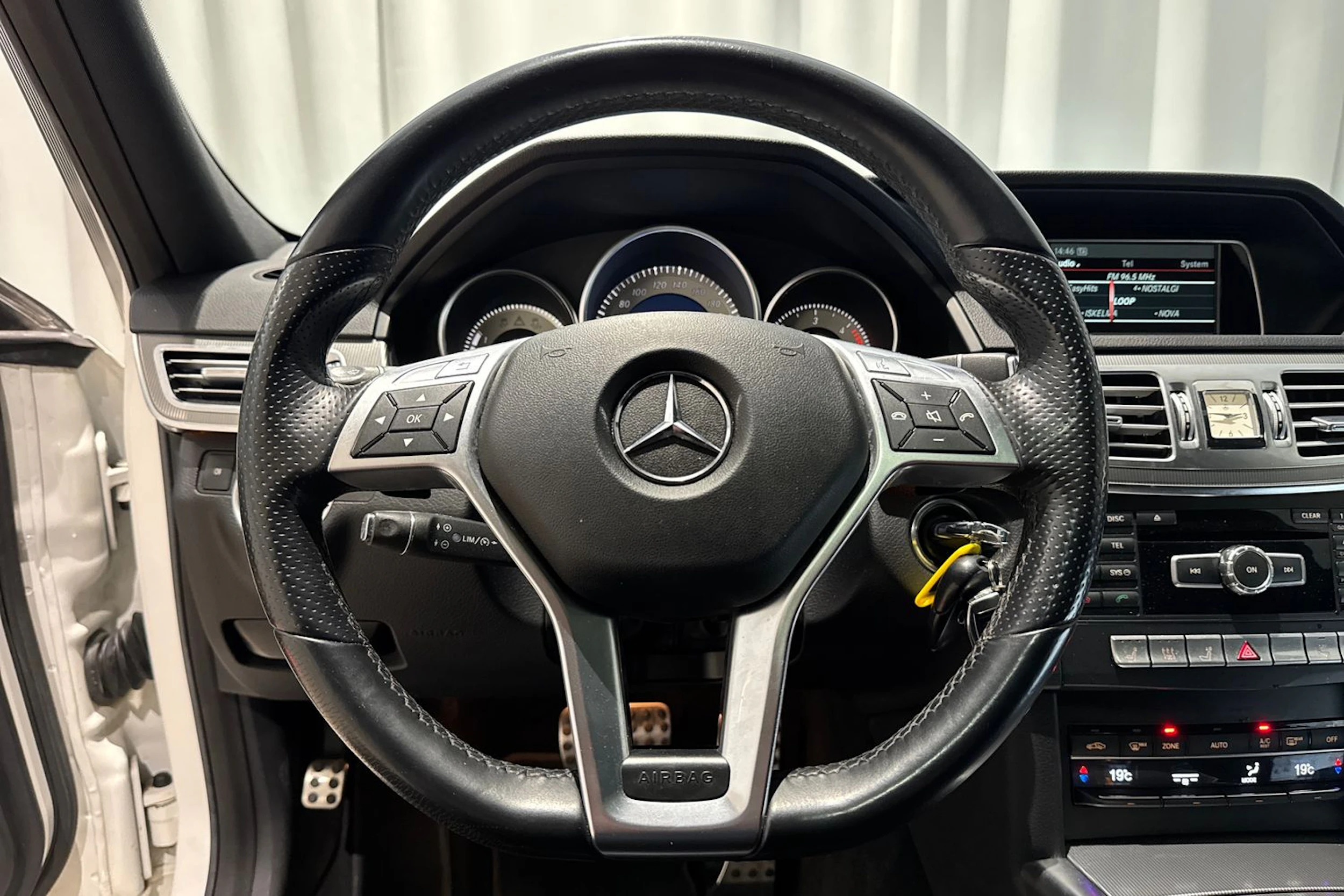 valkoinen Mercedes-Benz E 2013 kuva 21.