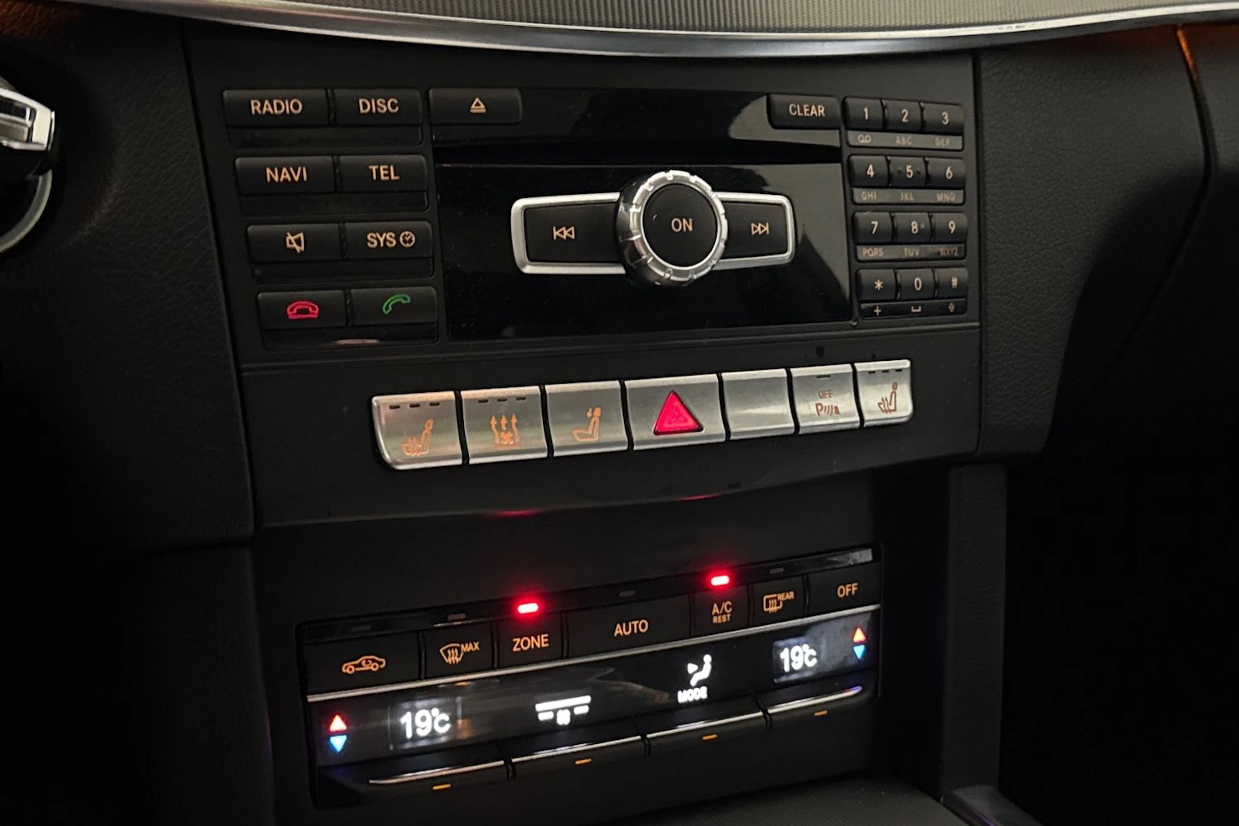 valkoinen Mercedes-Benz E 2013 kuva 26.