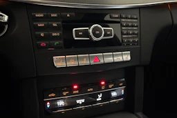 valkoinen Mercedes-Benz E 2013 kuva 26.