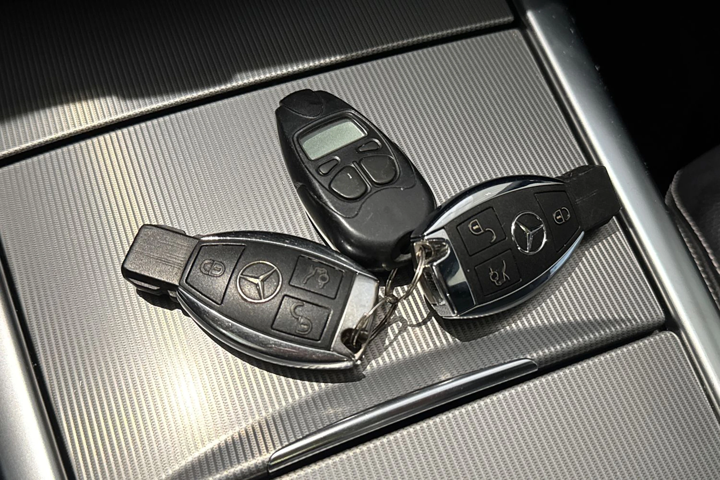 valkoinen Mercedes-Benz E 2013 kuva 28.