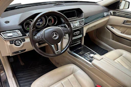 ruskea (beige) Mercedes-Benz E 2013 kuva 8.