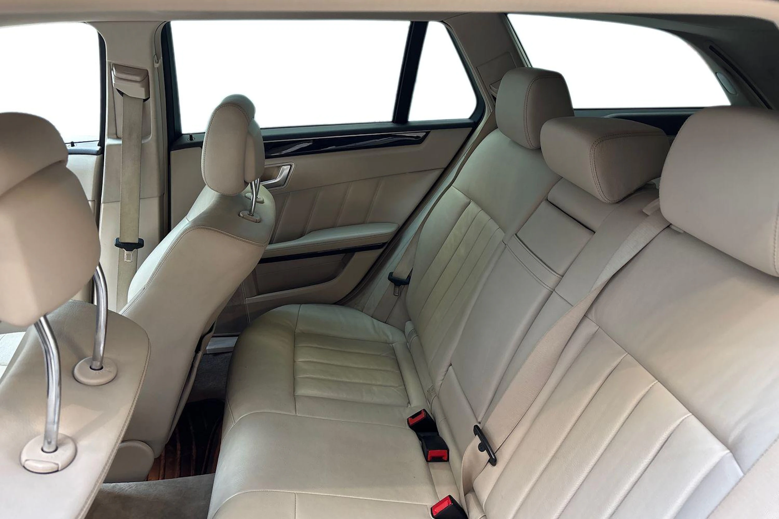 ruskea (beige) Mercedes-Benz E 2013 kuva 11.