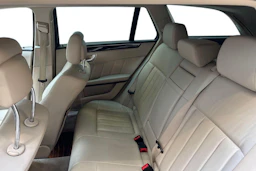ruskea (beige) Mercedes-Benz E 2013 kuva 11.
