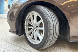 ruskea (beige) Mercedes-Benz E 2013 kuva 13.