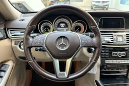 ruskea (beige) Mercedes-Benz E 2013 kuva 21.