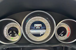 ruskea (beige) Mercedes-Benz E 2013 kuva 22.
