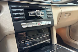 ruskea (beige) Mercedes-Benz E 2013 kuva 23.