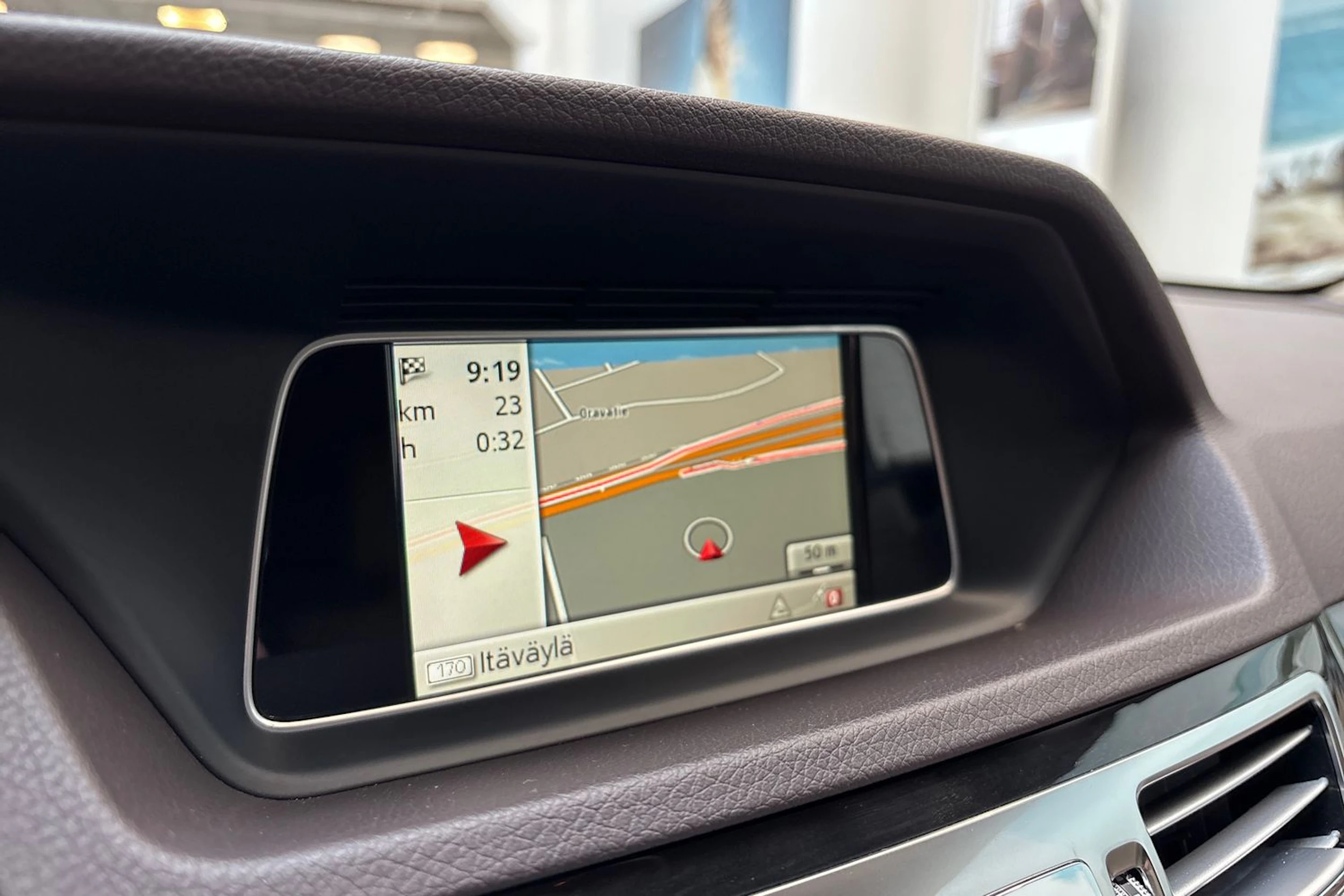 ruskea (beige) Mercedes-Benz E 2013 kuva 24.