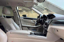 ruskea (beige) Mercedes-Benz E 2013 kuva 25.