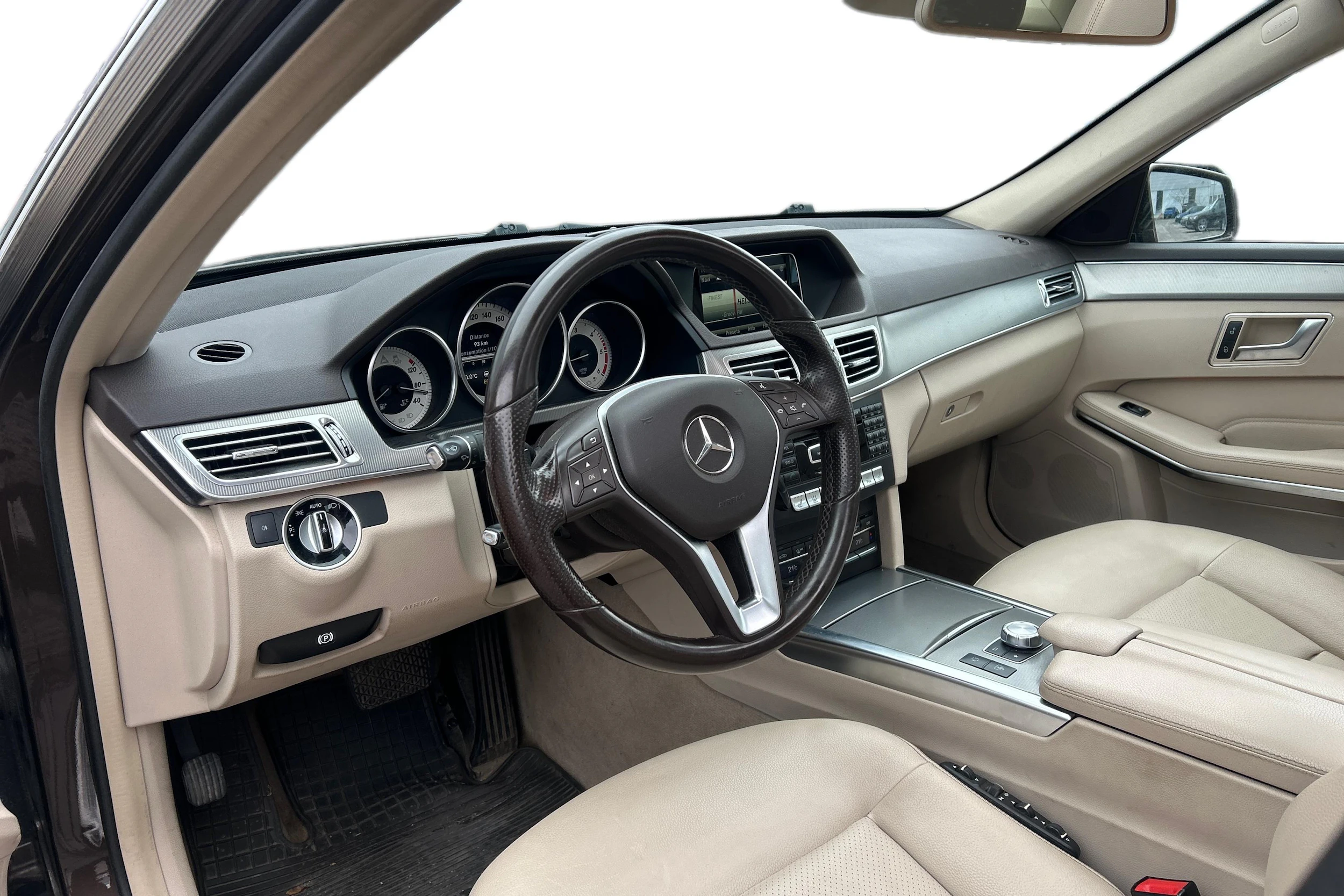 ruskea (beige) Mercedes-Benz E 2013 kuva 3.